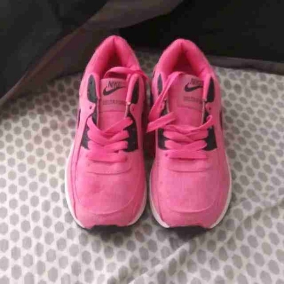 Shoes - Picture 2 of 6